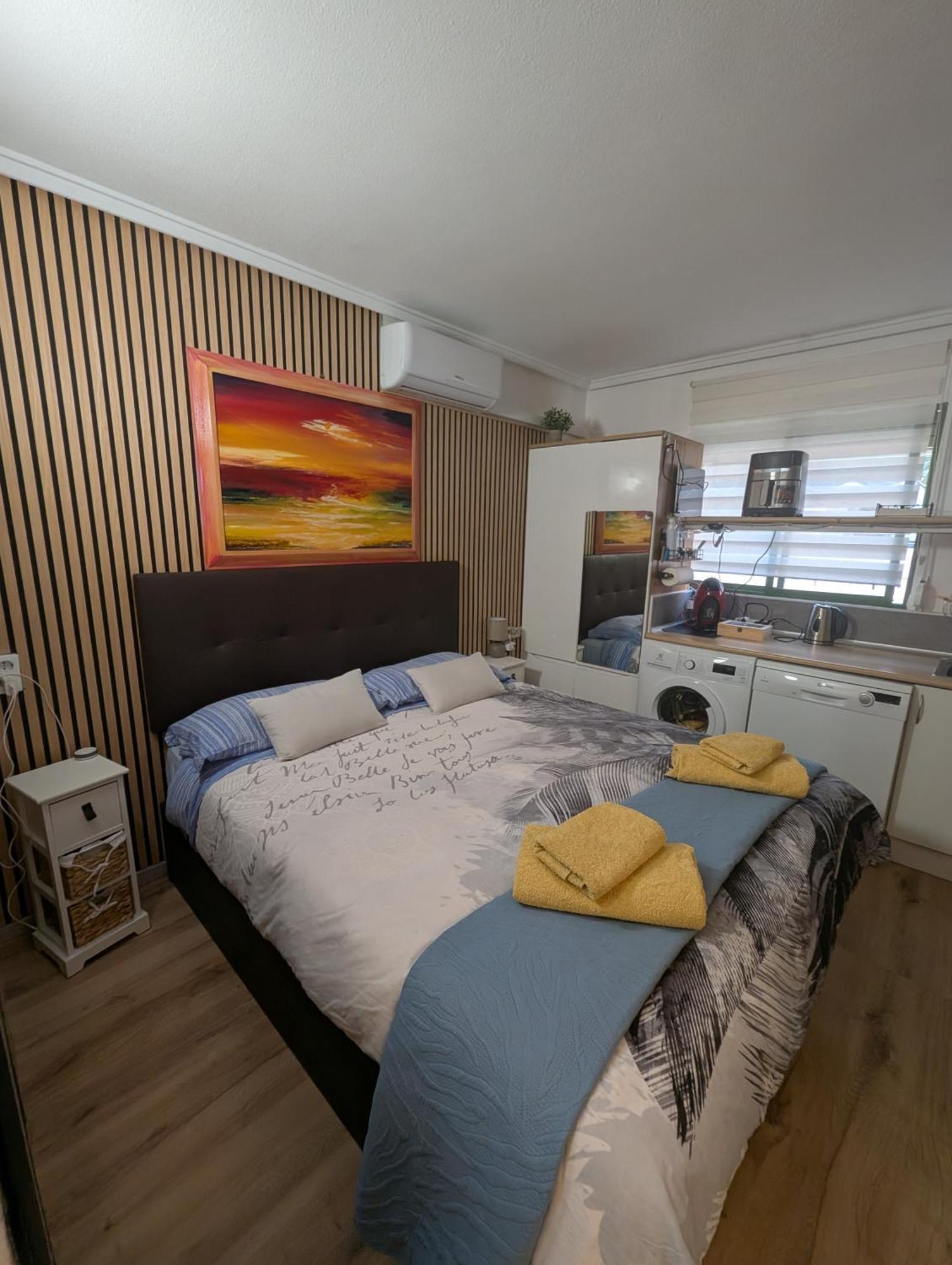 Alicante Postiguet Studios ภายนอก รูปภาพ